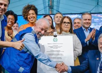 Lula inaugura prédios da UFF e anuncia edital para cursinhos populares