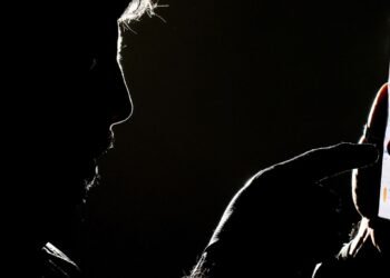 Plataformas devem promover ambiente seguro para jovens, diz instituto