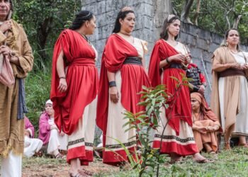 Trabalho e estudo: comerciantes em Via Sacra no DF buscam sonhos