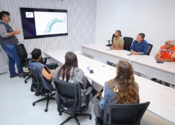 Técnicos da SEINFO e da UFBA discutem 1ª etapa do plano de ação para conter erosão do buracão – Prefeitura Municipal de Candeias.