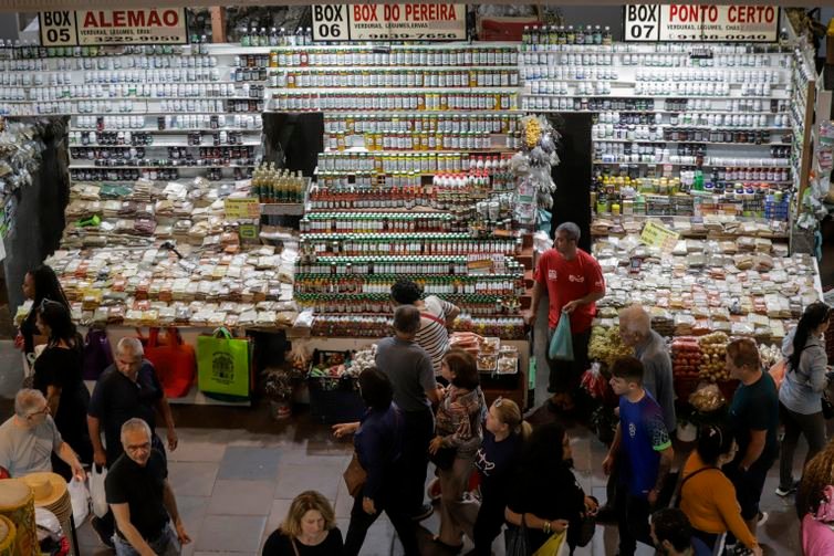 Joédson Alves/Agência Brasil Porto Alegre (RS), 26/04/2025 – Vista geral do Mercado Municipal de Porto Alegre. A um ano o estado foi atingido por temporais que afetou mais de 400 municípios gaúchos, tiveram bairros inteiros alagados. A ,maior tragédia climática da história, deixou pelo menos 147 mortos e afetou mais de 2,1 milhões de pessoas.
Foto: Joédson Alves/Agência Brasil
