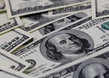 Dólar cai para R$ 5,85 após Trump isentar produtos eletrônicos