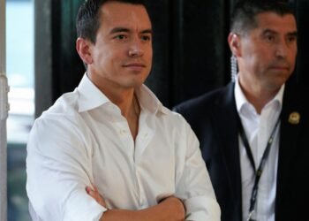 Lula cumprimenta presidente reeleito do Equador