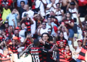 Flamengo sobra e goleia o Corinthians no estádio do Maracanã