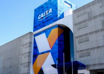 Caixa libera abono salarial para nascidos em março e abril