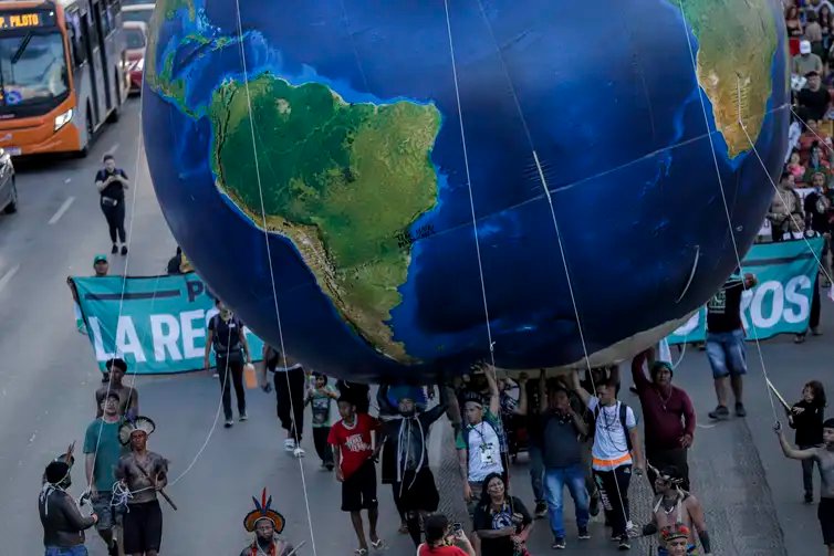 Joédson Alves/Agência Brasil Brasília (DF), 10/04/2025 - Indígenas de várias etnias participam da marcha do acampamento terra livre (ATL).
Foto: Joédson Alves/Agência Brasil