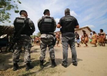 Tribunal libera 7 indígenas acusados de homicídio e porte de armas na Bahia