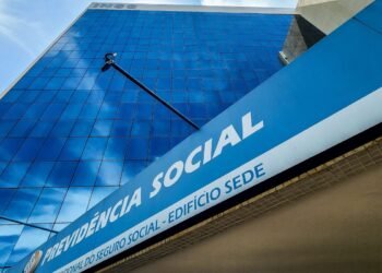 Mensagens falsas prometem ressarcimento de descontos a aposentados