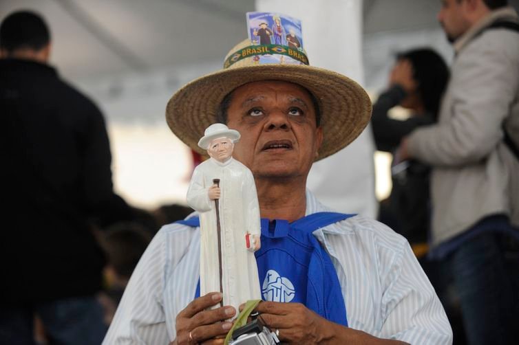 Tânia Rego/Agência Brasil Rio de Janeiro 21/04/2025- Foto de arquivo - O papa Francisco participa da confissão de alguns jovens participantes da Jornada Mundial da Juventude (JMJ), no Parque Municipal da Quinta da Boa Vista.