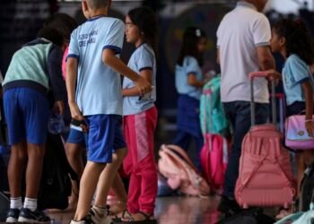 Número de alunos aumenta no ensino médio, mostra Censo Escolar 2024