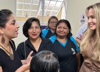 Atriz Angelina Jolie visita centro de imigrantes e refugiados em SP