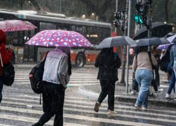 Feriadão deve ter chuva e queda de temperatura no centro-sul do país