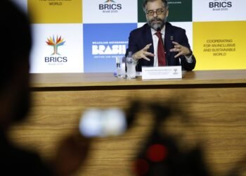 Tarifaço e fundo ambiental são prioridades de chanceleres do Brics
