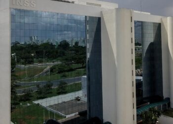 Governo antecipa 13º de aposentados do INSS para abril e maio