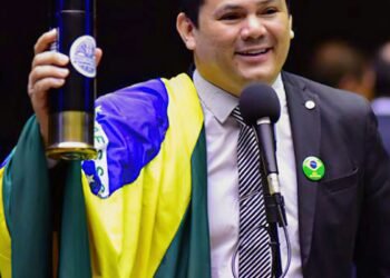 AGU pede investigação de deputado por declarações contra Lula