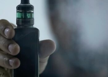 Plataformas devem remover propagandas de cigarros eletrônicos