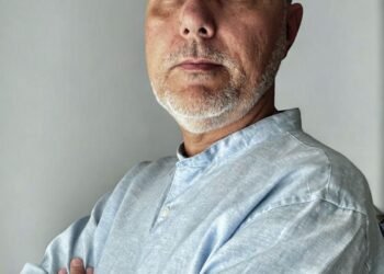 Programa de rádio veicula sambas para entender o Brasil