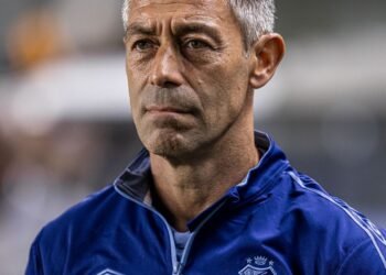 Santos demite técnico Pedro Caixinha após início difícil no Brasileiro