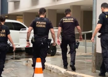 Policiais civis são presos por suspeita de cobrar propina de funkeiros