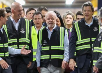 Brasil tem reservas para enfrentar decisões de Trump, diz Lula