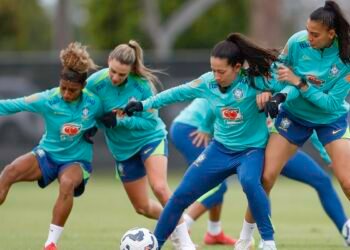 Seleção feminina treina nos EUA para reencontro com donas da casa