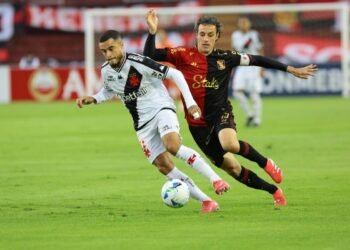 Vasco abre vantagem, mas cede empate ao Melgar pela Sul-Americana