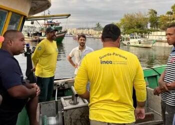 Embarcação é apreendida por pesca predatória em reserva de Niteroi