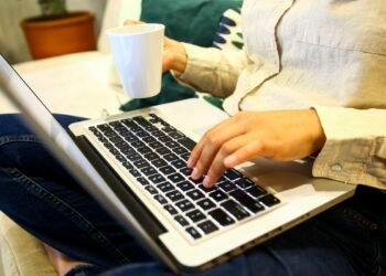 Golpes no Dia das Mães: veja como se proteger nas compras online