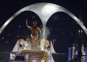 Programa da Rádio Nacional mostra como Sambódromo mudou o carnaval