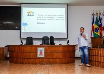 Técnicos da SEFAZ realizam audiência pública referente à LDO 2026 – Prefeitura Municipal de Candeias.