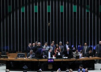 Câmara aprova urgência para PL que proíbe desconto automático no INSS