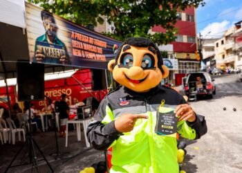 Com óculos simuladores de embriaguez, ação do Maio Amarelo conscientiza moradores – Prefeitura Municipal de Candeias.