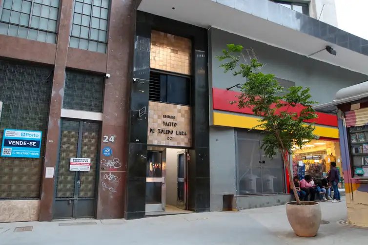 Cadu Pinotti/Agência Brasil São Paulo (SP), 21/05/2025 - A Prefeitura autorizou as obras de retrofit do antigo Edifício Misericórdia, que será transformado em moradia e rebatizado como Edifício Tebas, em homenagem a Joaquim Pinto de Oliveira, o primeiro arquiteto negro do Brasil e autor do primeiro chafariz público da cidade, construído justamente ali, no Largo da Misericórdia. Foto: Cadu Pinotti/Agência Brasil