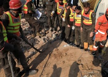 Paquistão diz ter abatido 25 drones; Índia repeliu retaliação