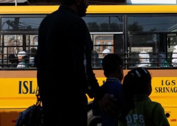 Ataque suicida contra ônibus escolar deixa cinco mortos no Paquistão
