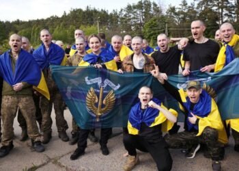 Rússia e Ucrânia libertam 390 prisioneiros cada em primeira troca