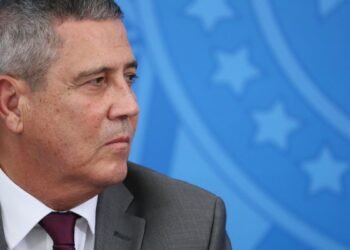 Moraes mantém prisão de Braga Netto
