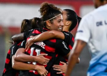 Flamengo goleia Real Brasília por 4 a 0 no Brasileirão Feminino