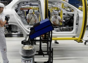 Confiança da indústria sobe em maio após dois meses de queda