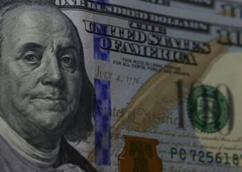 Dólar sobe para R$ 5,63 em dia de ajustes no mercado