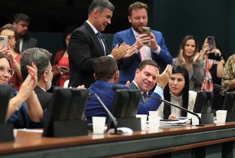 Lula Marques/Agência Brasil Brasília (DF), 07/05/2025 - Reunião da Comissão de Constituição e Justiça e de Cidadania (CCJ) da Câmara para votar requerimento que pede a suspensão de ação penal contra o deputado Ramagem.Foto: Lula Marques/Agência Brasil