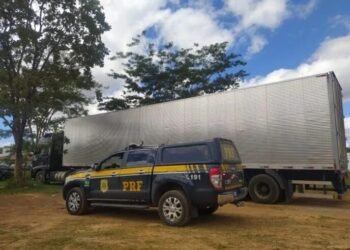PRF apreende semirreboque adulterado com carga sem nota fiscal