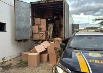 PRF faz apreensão recorde de maços de cigarro na Bahia