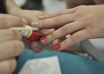 Serviços crescem 0,3% em março, na segunda alta seguida