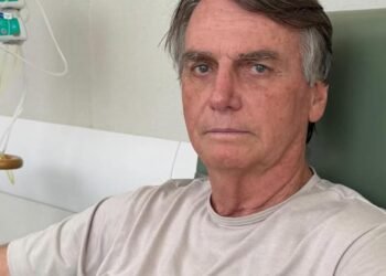 Jair Bolsonaro tem alta após três semanas internado em Brasília