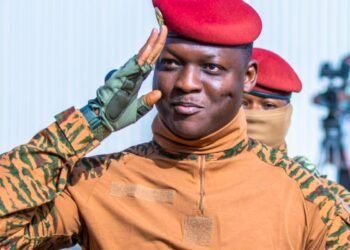 Líder anti-imperialista em Burkina Faso, Traoré se destaca na África