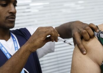 Mobilização vacina profissionais da indústria em todo o país