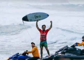 Surfe: Filipe Toleto conquista título da etapa de Gold Coast