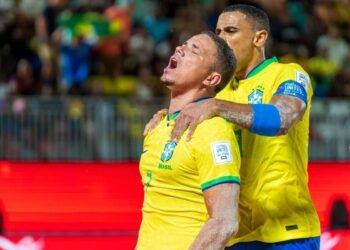 Copa do Mundo de beach soccer: Brasil goleia Omã por 11 a 1