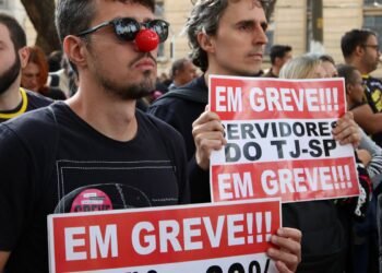 Servidores da Justiça de SP suspendem greve
